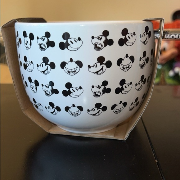 Mickey Mouse Ceramic Bowl with Chopsticks - Picture 4 of 8